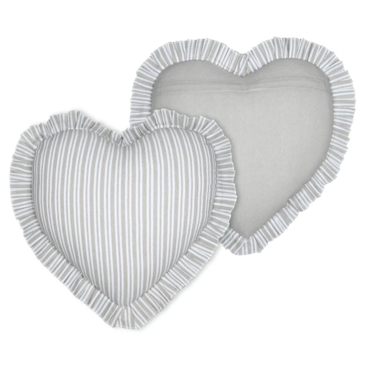 Coussin décoratif romantique en forme de coeur