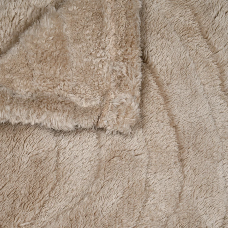 Plaid en fausse fourrure motif vague