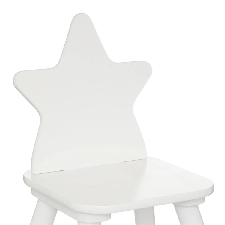 Silla infantil con respaldo en forma de estrella.