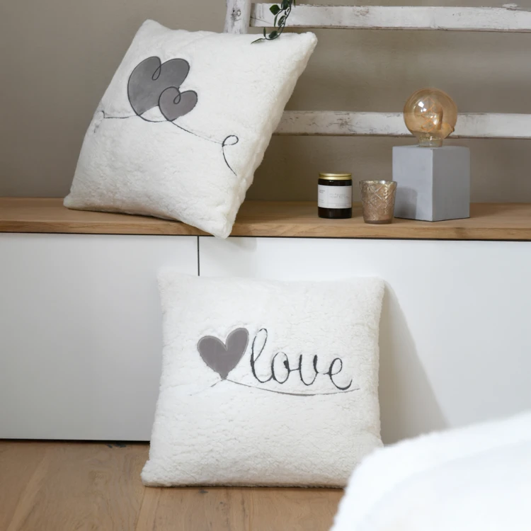 Coussin décoratif love