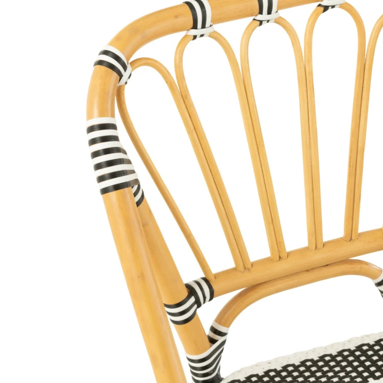 Chaise en rotin extérieure à rayures