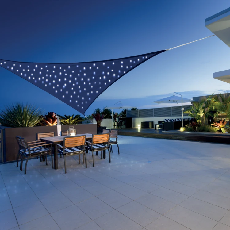 Voile d’ombrage triangulaire  étoilé avec leds solaires