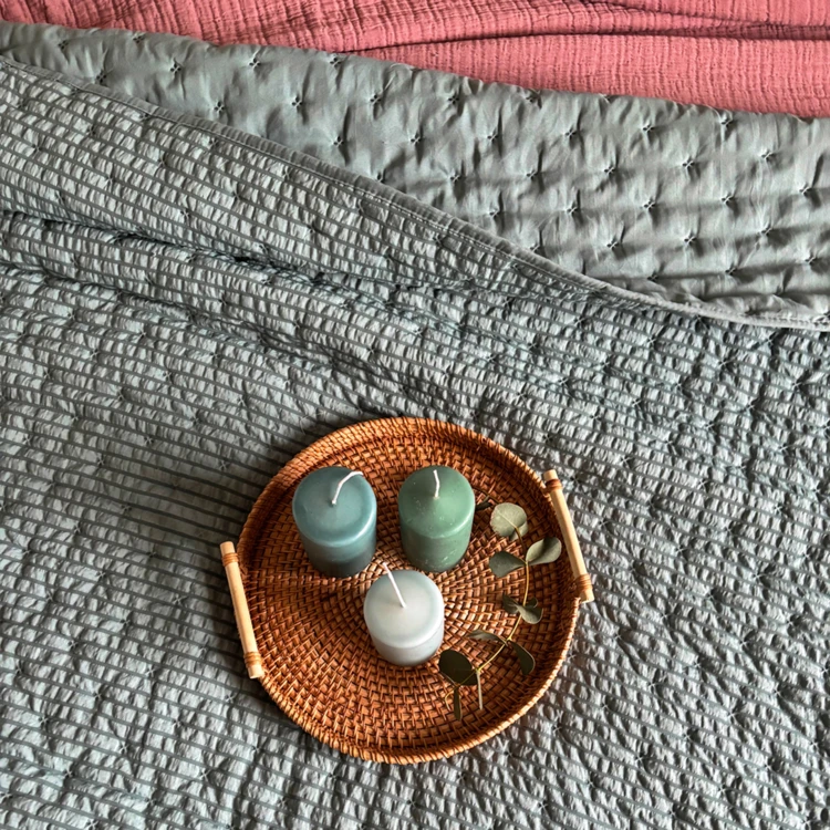 Edredon ou jeté de lit matelassé microfibre