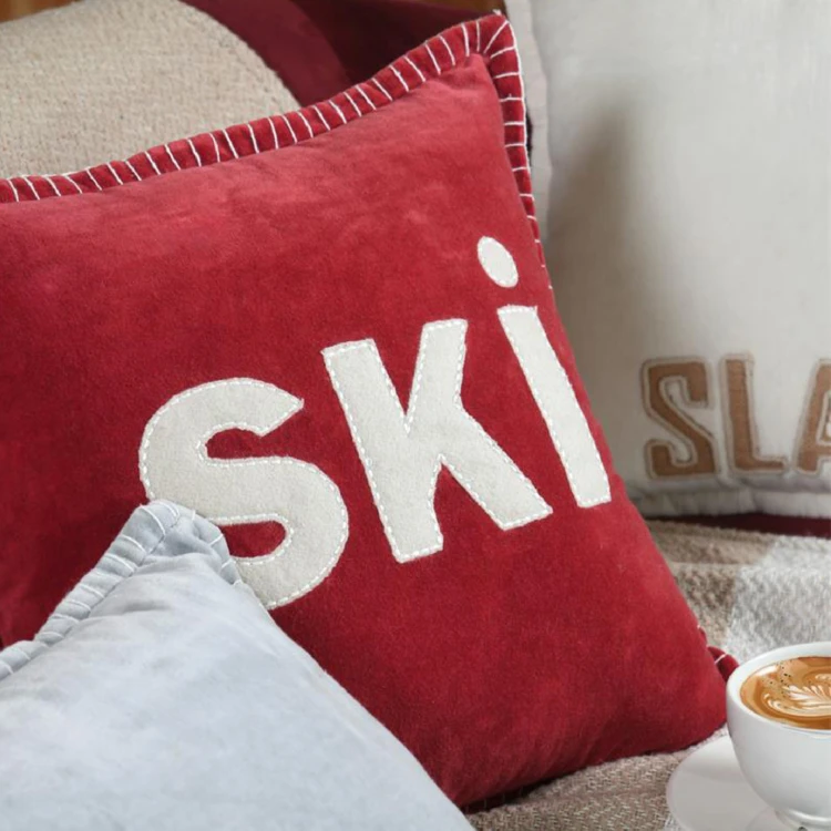 Quadratisches Kissen "SKI" aus Samt