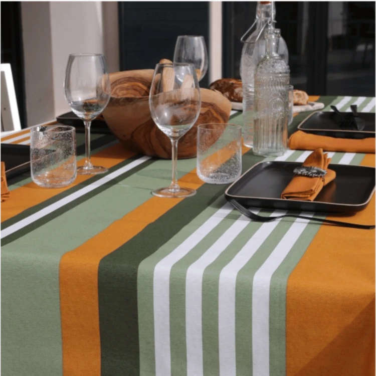 Nappe plastifiée à rayures extérieure