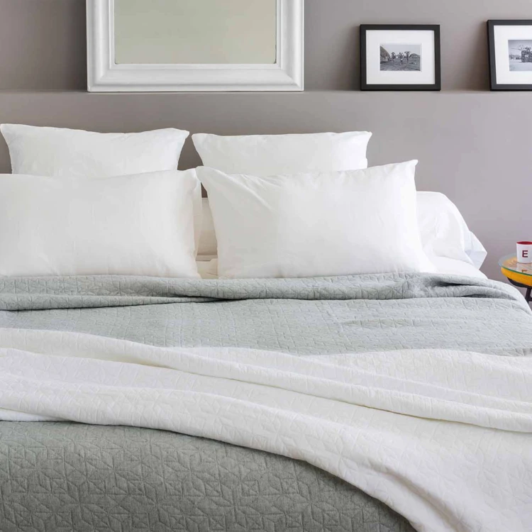 Colcha acolchada de polialgodón texturizado en relieve