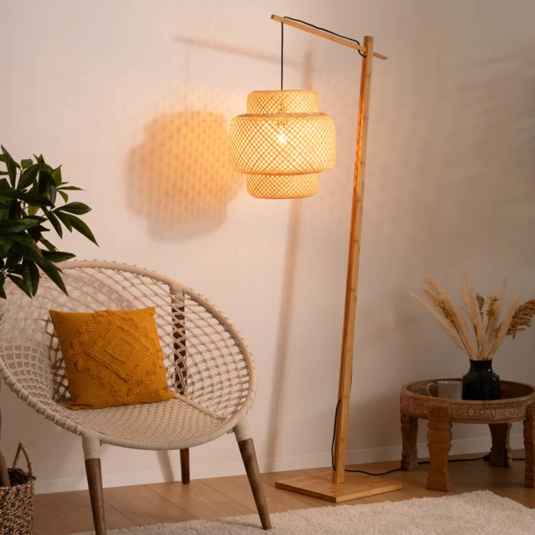 Stehlampe mit Hängeschirm