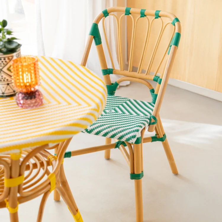Table de jardin en rotin et bambou tressé