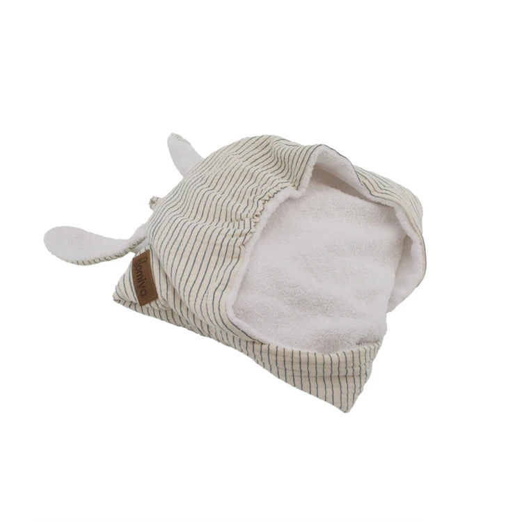 Sortie de bain bébé en mousseline à rayures avec capuche