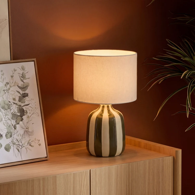 Lampe à poser en céramique rayée avec abat-jour textile