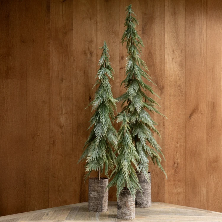 Sapin de Noël enneigé avec socle en bois