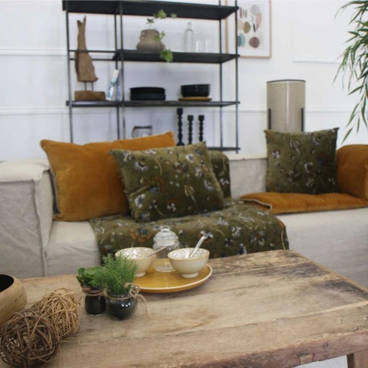 Samtkissen im Vintage-Stil
