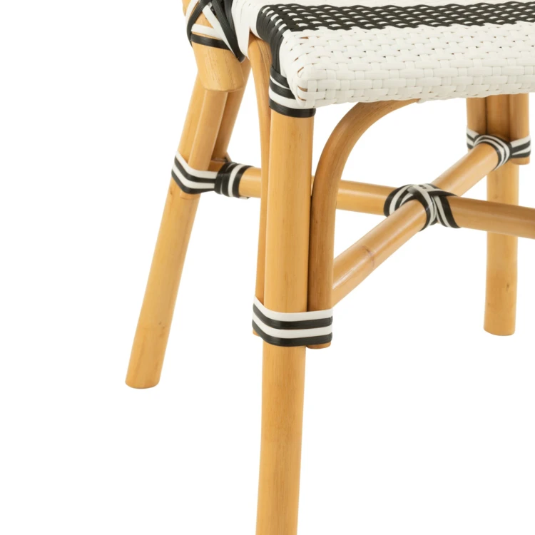 Chaise en rotin extérieure à rayures