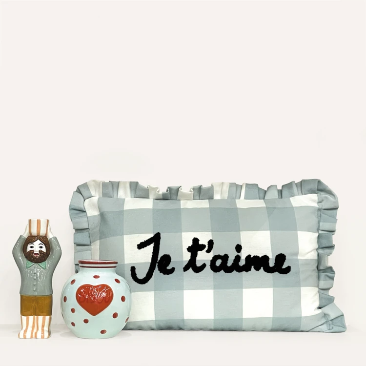Almofada retangular "Je t'aime" em xadrez