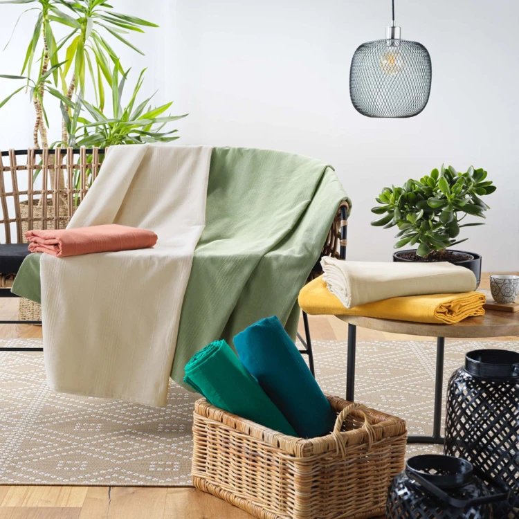 Plaid uni en polycoton pour canapé ou lit