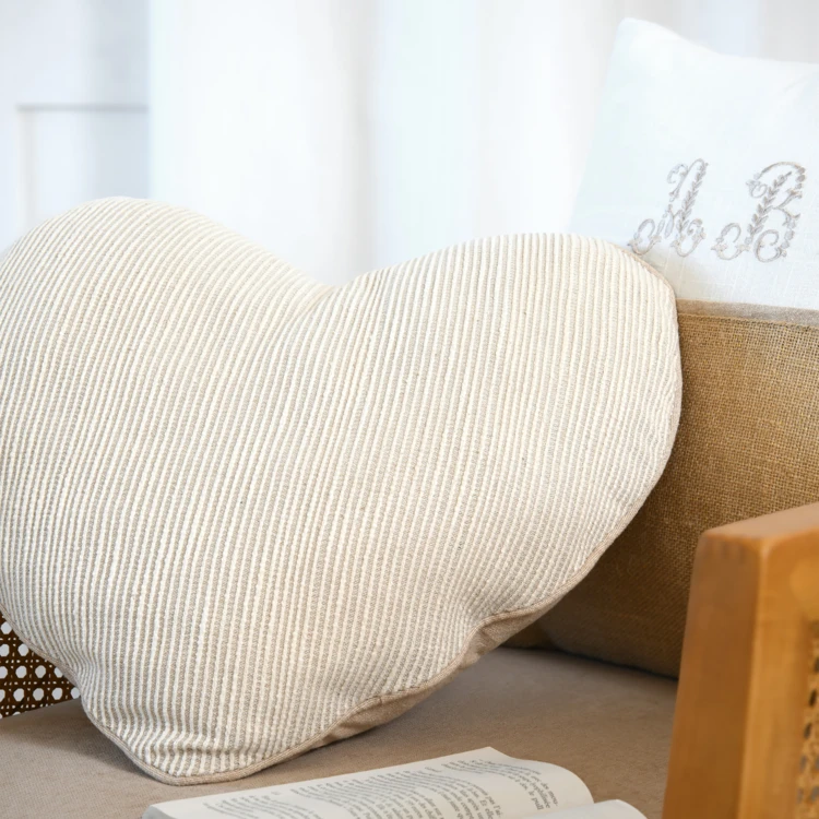 Coussin décoratif en forme de cœur en polycoton