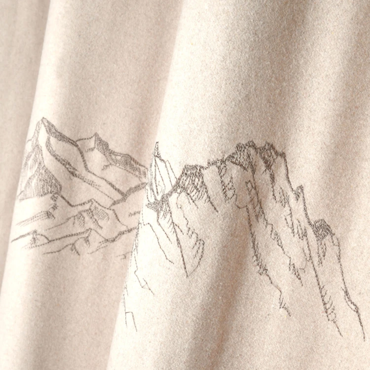 Tenda filtrante con motivo montano e occhielli, effetto lana