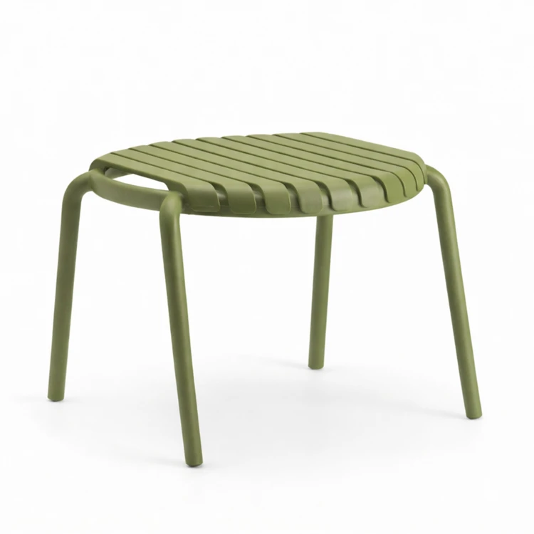 Table basse et repose-pieds de jardin