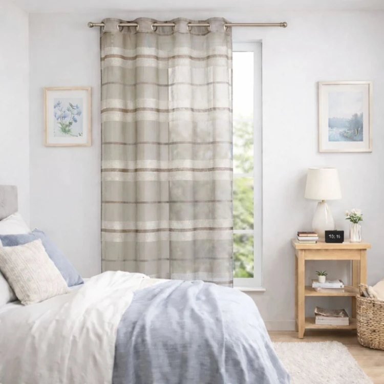 Voilage fantaisie à rayures horizontales de différentes tailles