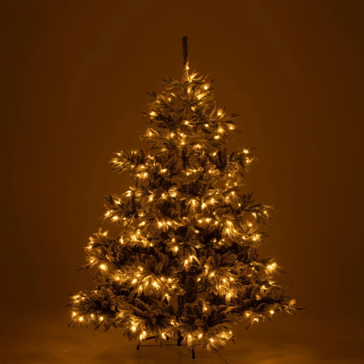 Sapin de Noël artificiel enneigé