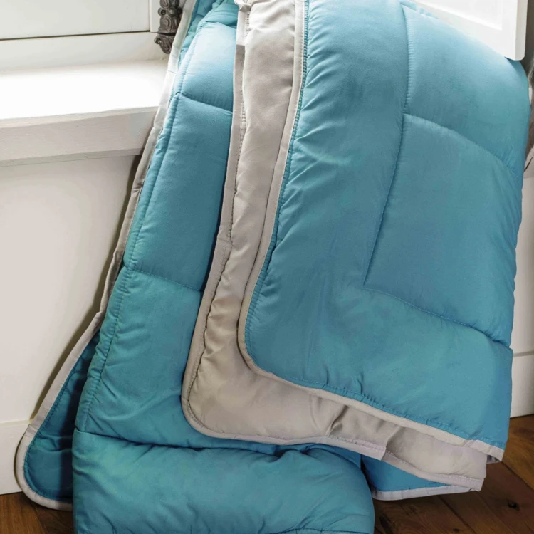 Couette chaude microfibre bicolore 400 gr/m2