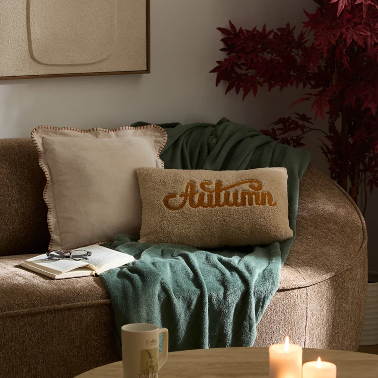 Almofada decorativa com capa removível e borda ondulada