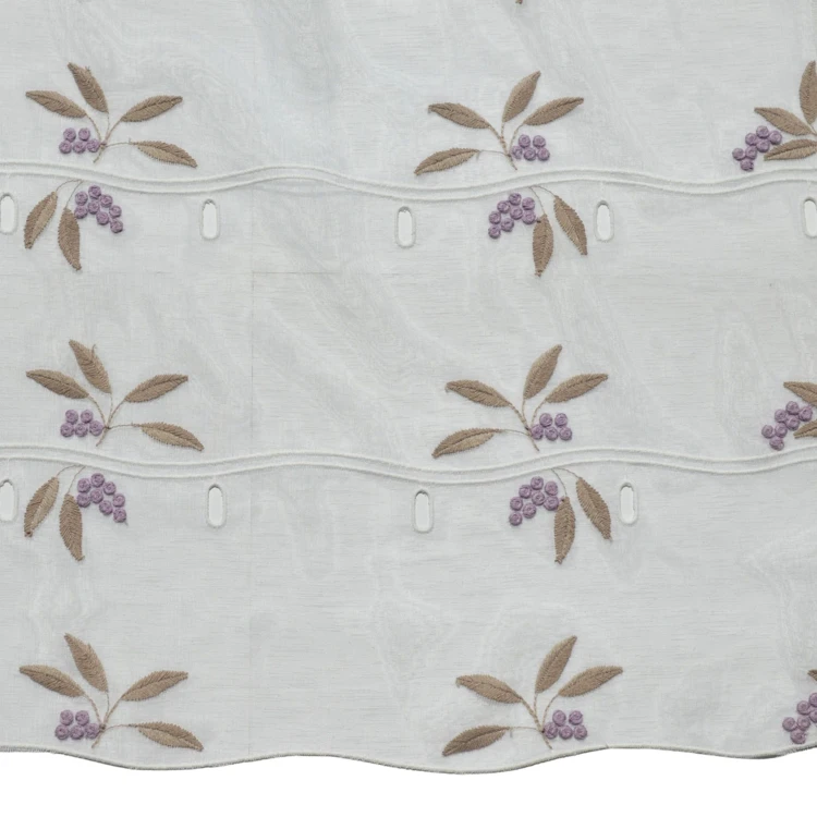 Petit voilage de fenêtre broderies baie