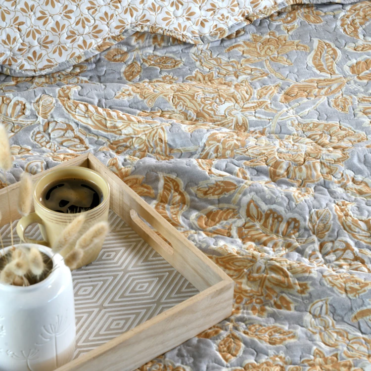 Cubrecamas con fundas de almohada de estampado persa