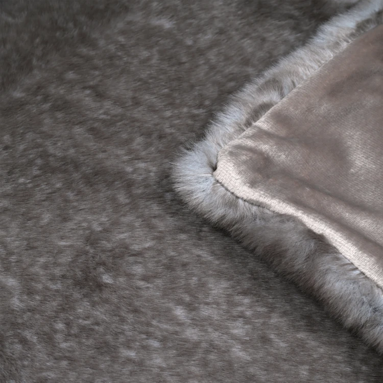 Plaid en fausse fourrure douce