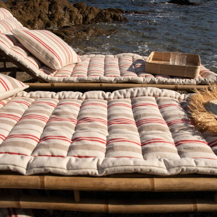 Matelas bain de soleil matelassé à rayures