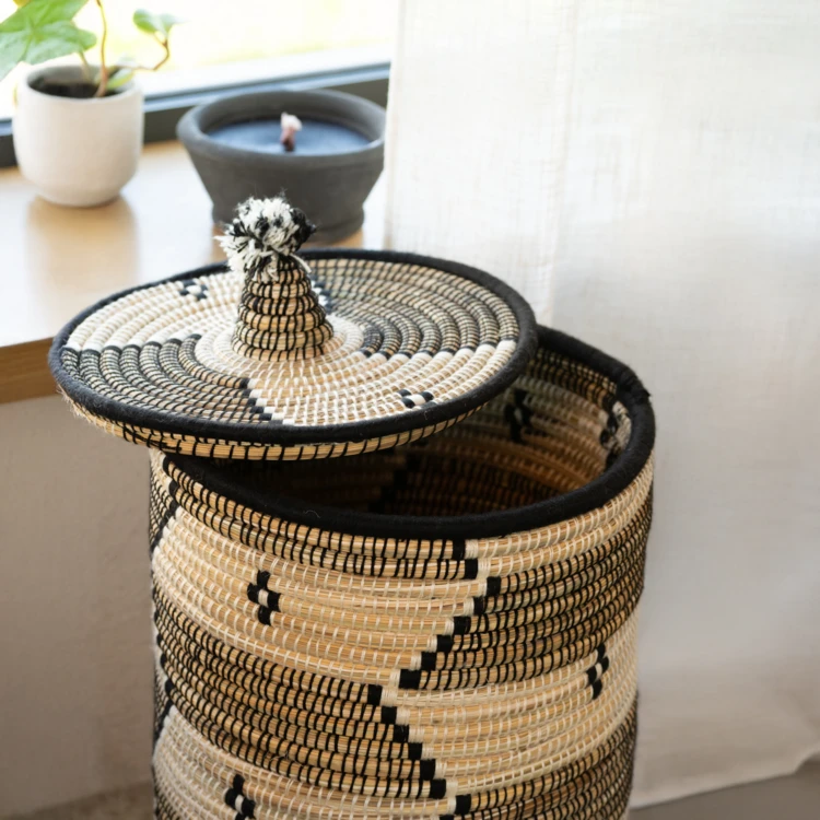 Panier à linge motifs ethniques en fibres naturelles