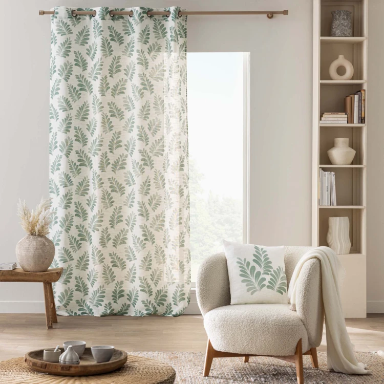 Cortina com ilhós em polilina estampada com plantas e ecrã