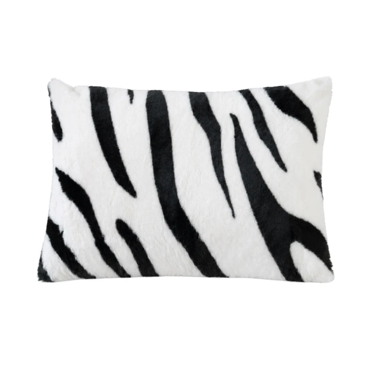 Gefülltes Kissen mit Zebra-Muster und Rückseite aus Samt