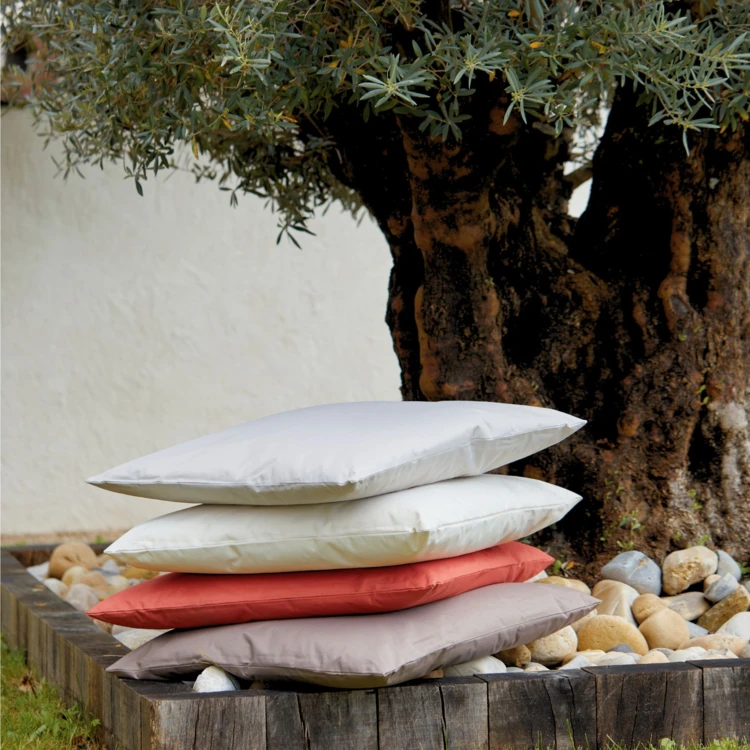 Coussin en toile outdoor enduite et imperméable