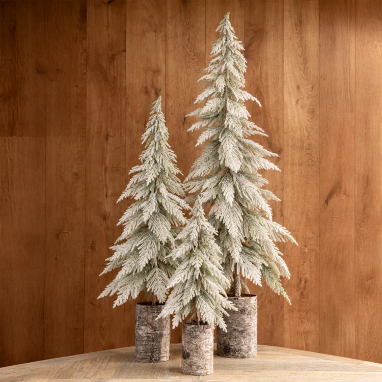 Sapin de Noël enneigé avec socle en bois