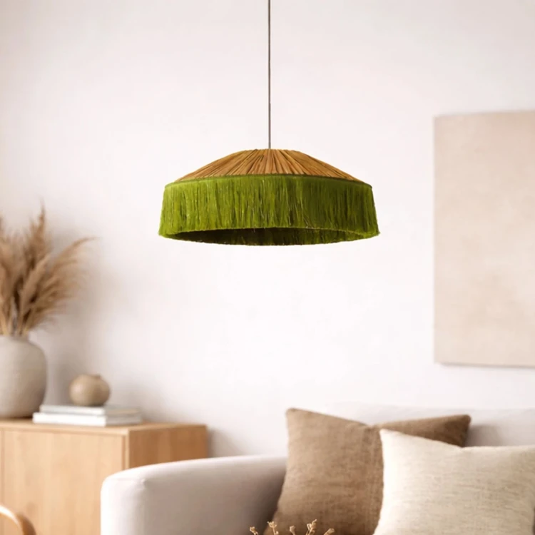 Hanglamp van papier in raffiastijl en franjes
