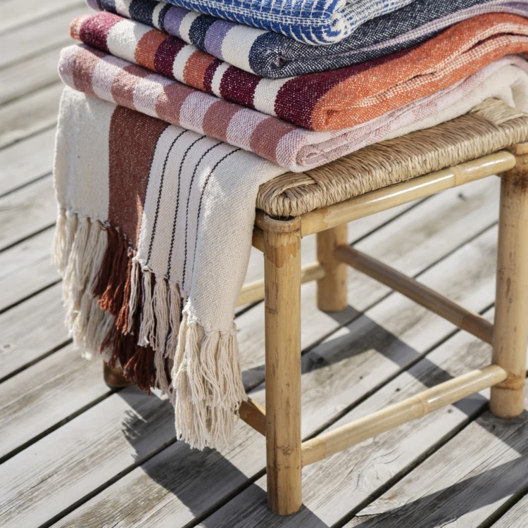 Tabouret en bambou avec assise tressée en jonc de mer