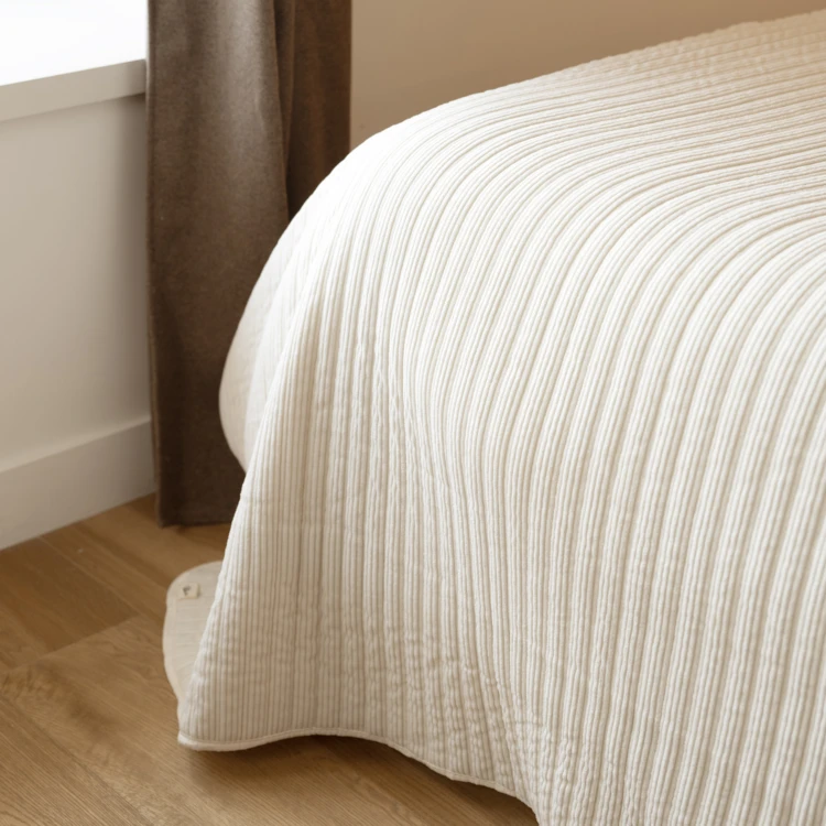 Jeté de lit matelassé en velours côtelé