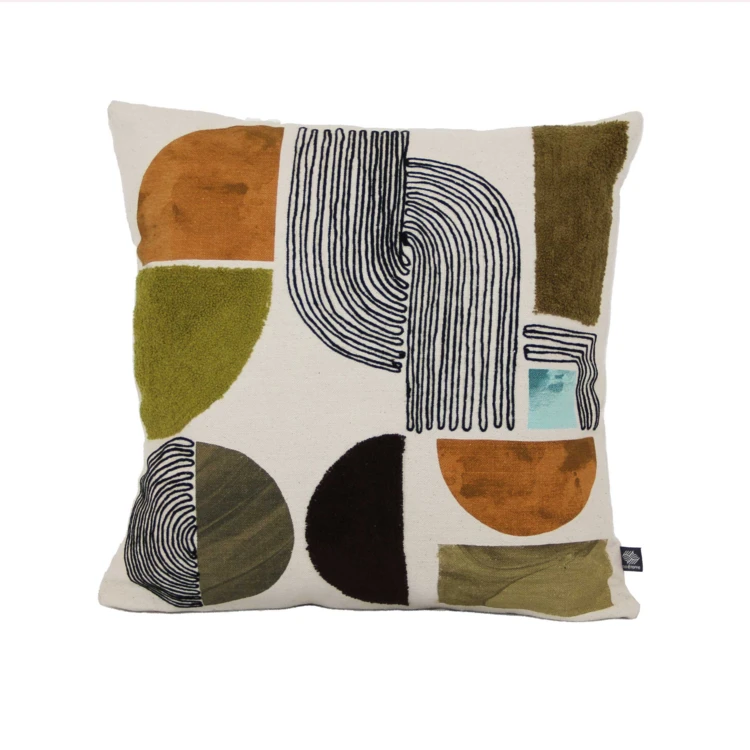 Coussin brodé motif géométrique en coton