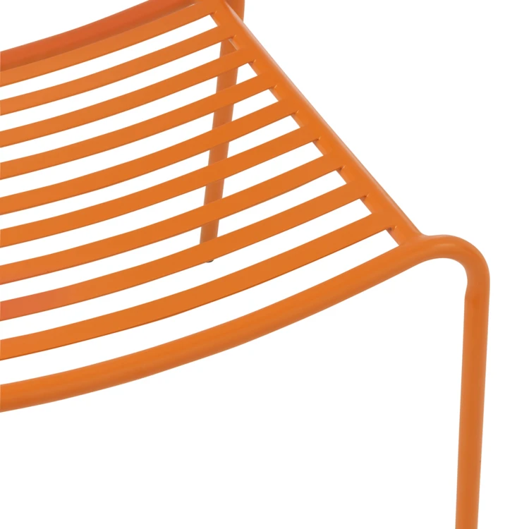 Silla de jardín metálica con respaldo de listones