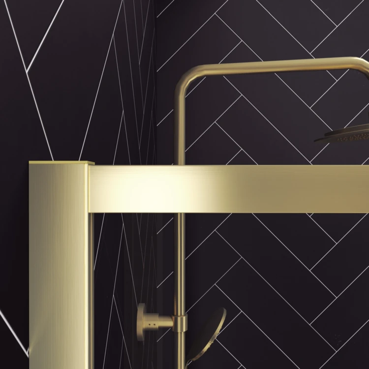 Paroi de douche à l’italienne avec étagère et porte-serviette