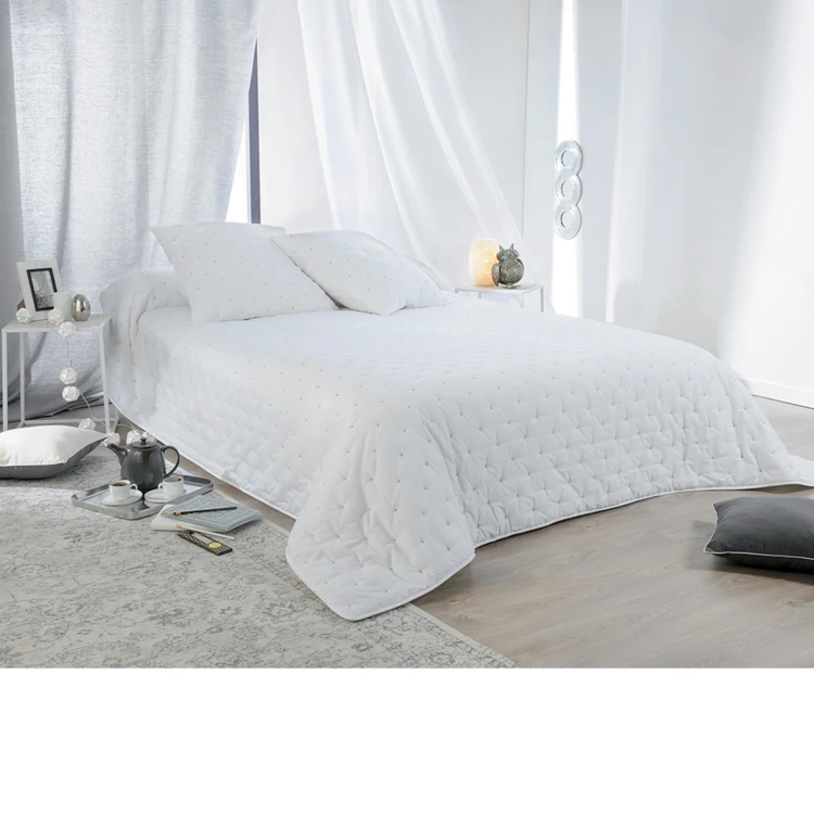 Couvre lit aspect matelassé