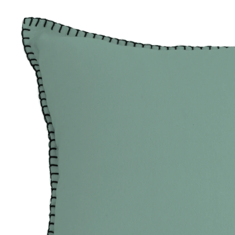 Coussin coton et bourdon noir