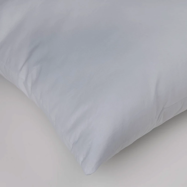 Almohada rectangular firme y cómoda