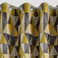 Cortina de diseño con patrones triangulares