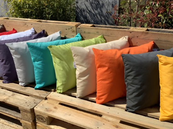 Pillow Perfect Lot De 2 Coussins De Chaise D'extérieur/intérieur, 39,4 X 40,6 Cm, Pierre Setra Noire